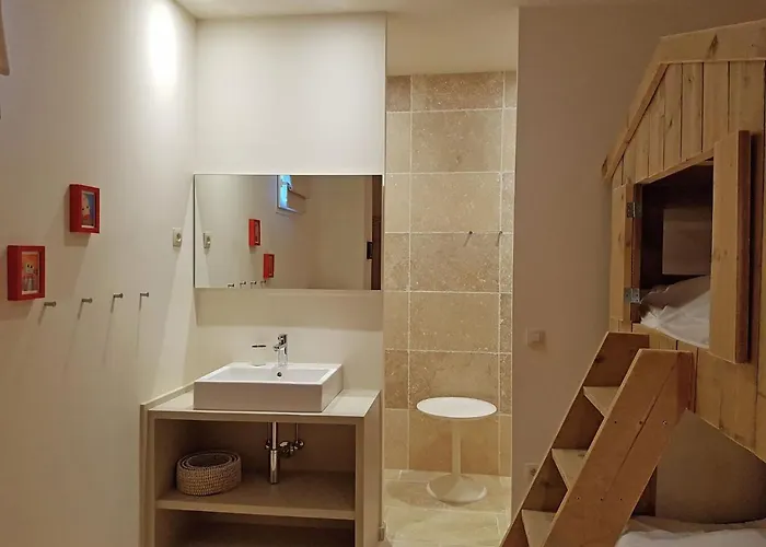 Apartment Tranquil In
